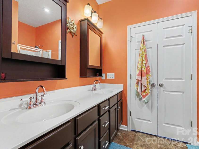 11232 Laurel View Drive, Charlotte, NC 28273.  MLS# CAR4388471, YatesRealty ID 30464. 