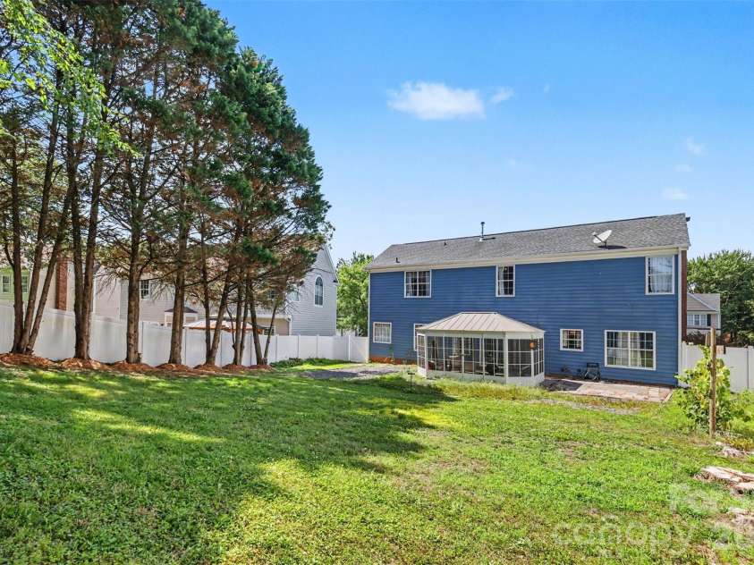 11232 Laurel View Drive, Charlotte, NC 28273.  MLS# CAR4388471, YatesRealty ID 30464. 