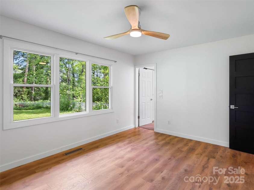 122 White Oak Road Extension, Arden, NC 28704.  MLS# CAR4281556, YatesRealty ID 30464. 