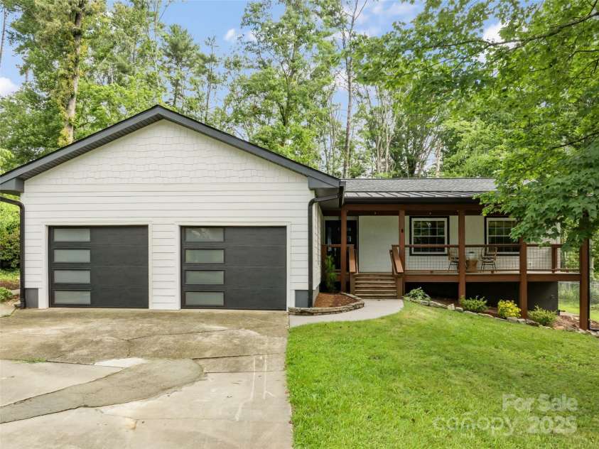 122 White Oak Road Extension, Arden, NC 28704.  MLS# CAR4281556, YatesRealty ID 30464. 