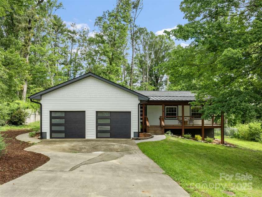 122 White Oak Road Extension, Arden, NC 28704.  MLS# CAR4281556, YatesRealty ID 30464. 