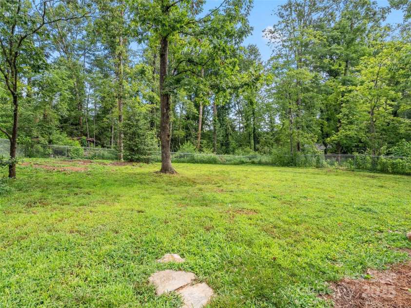122 White Oak Road Extension, Arden, NC 28704.  MLS# CAR4281556, YatesRealty ID 30464. 