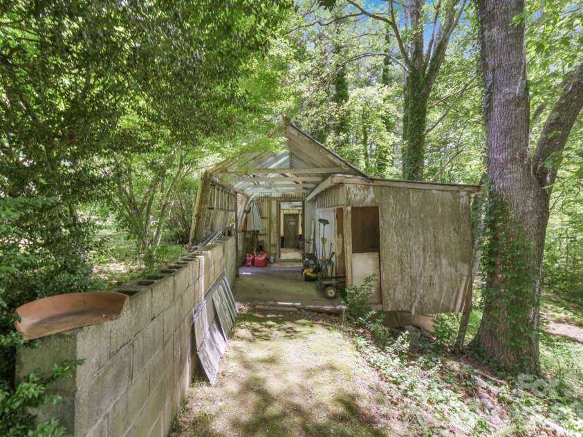 3324 Hwy 28 Road, Bryson City, NC 28713.  MLS# CAR4393444, YatesRealty ID 30466. 