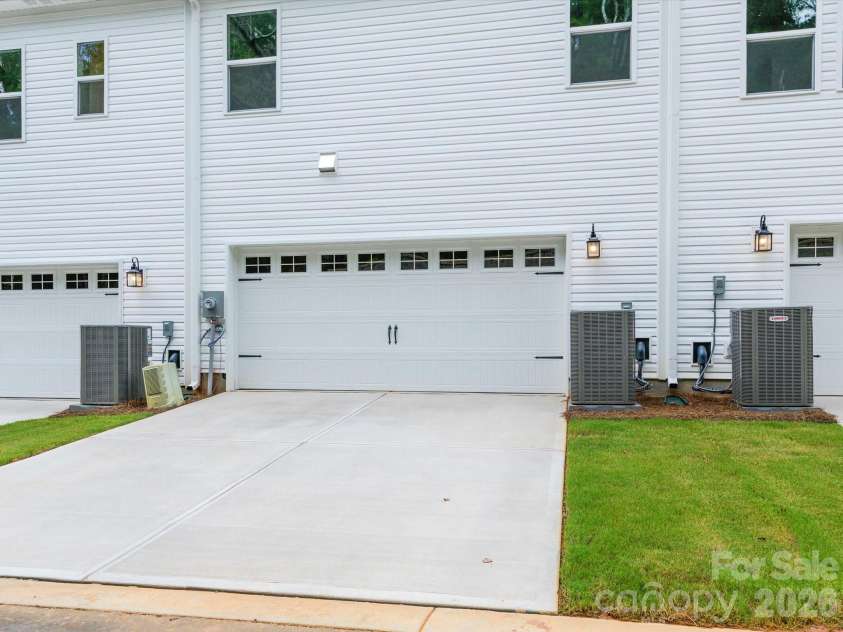 6561 Fire Lily Lane, Charlotte, NC 28216.  MLS# CAR4381611, YatesRealty ID 30467. 