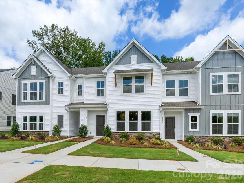 6561 Fire Lily Lane, Charlotte, NC 28216.  MLS# CAR4381611, YatesRealty ID 30467. 