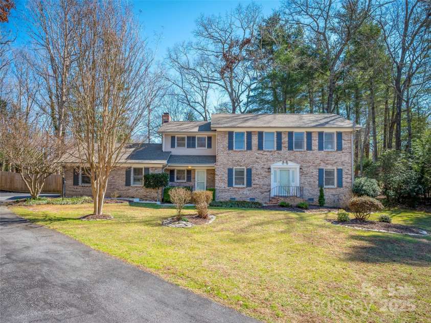 4 Bridle Path Court, Hendersonville, NC 28791.  MLS# CAR4229132, YatesRealty ID 30468. 