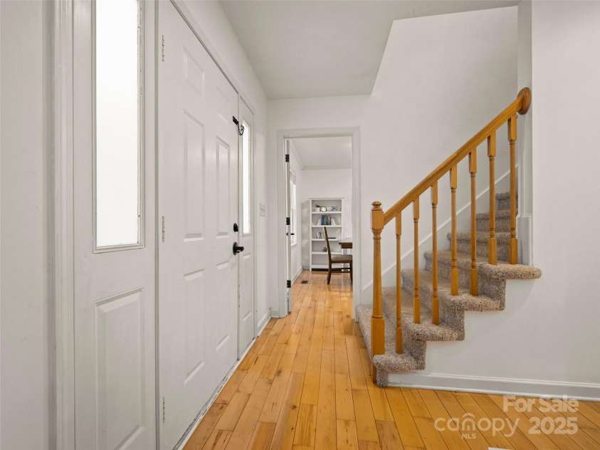4 Bridle Path Court, Hendersonville, NC 28791.  MLS# CAR4229132, YatesRealty ID 30468. 