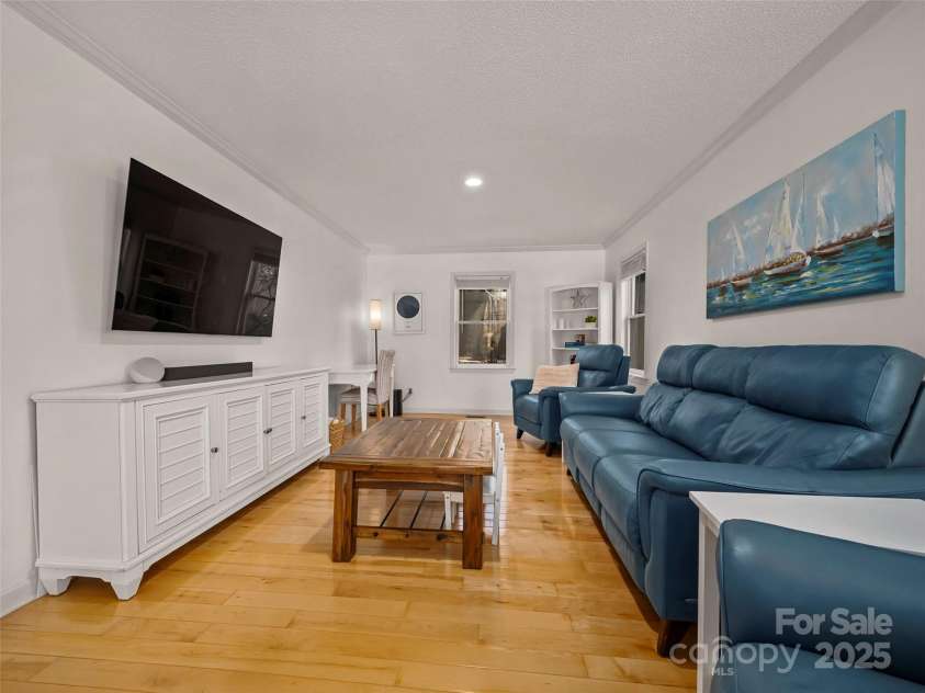 4 Bridle Path Court, Hendersonville, NC 28791.  MLS# CAR4229132, YatesRealty ID 30468. 