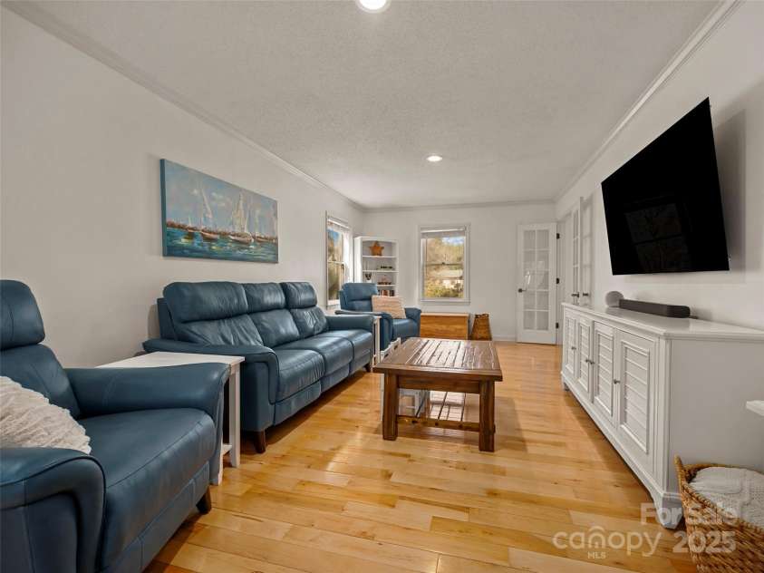 4 Bridle Path Court, Hendersonville, NC 28791.  MLS# CAR4229132, YatesRealty ID 30468. 