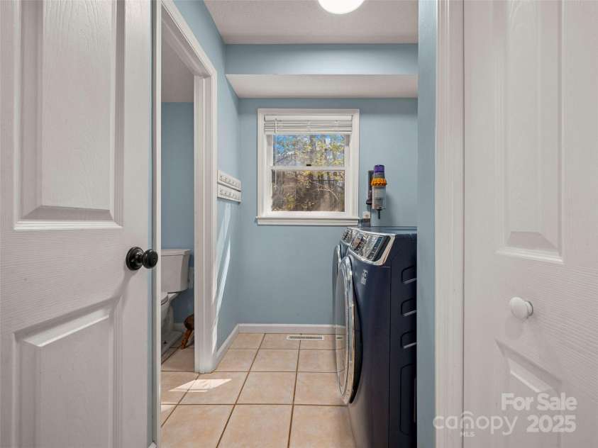 4 Bridle Path Court, Hendersonville, NC 28791.  MLS# CAR4229132, YatesRealty ID 30468. 