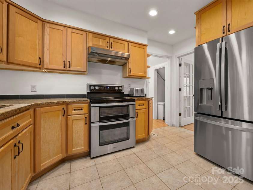 4 Bridle Path Court, Hendersonville, NC 28791.  MLS# CAR4229132, YatesRealty ID 30468. 
