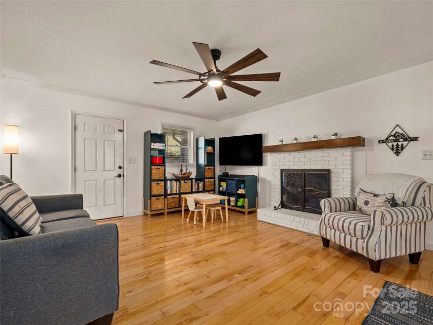 4 Bridle Path Court, Hendersonville, NC 28791.  MLS# CAR4229132, YatesRealty ID 30468. 