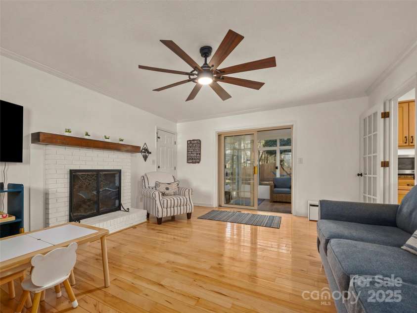 4 Bridle Path Court, Hendersonville, NC 28791.  MLS# CAR4229132, YatesRealty ID 30468. 