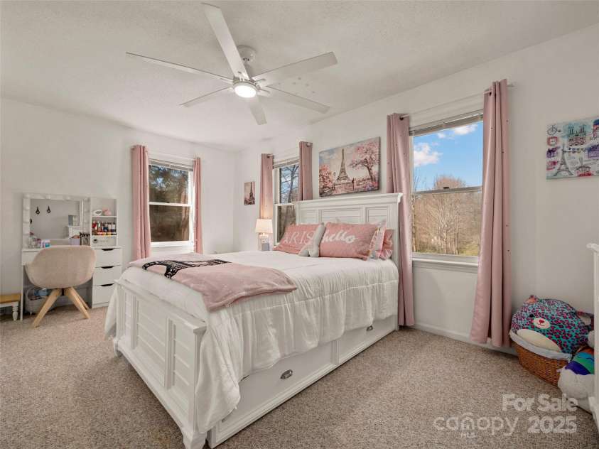 4 Bridle Path Court, Hendersonville, NC 28791.  MLS# CAR4229132, YatesRealty ID 30468. 