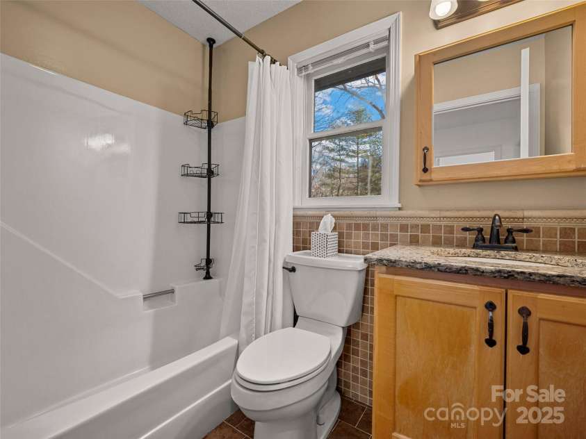 4 Bridle Path Court, Hendersonville, NC 28791.  MLS# CAR4229132, YatesRealty ID 30468. 