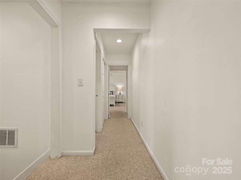 4 Bridle Path Court, Hendersonville, NC 28791.  MLS# CAR4229132, YatesRealty ID 30468. 