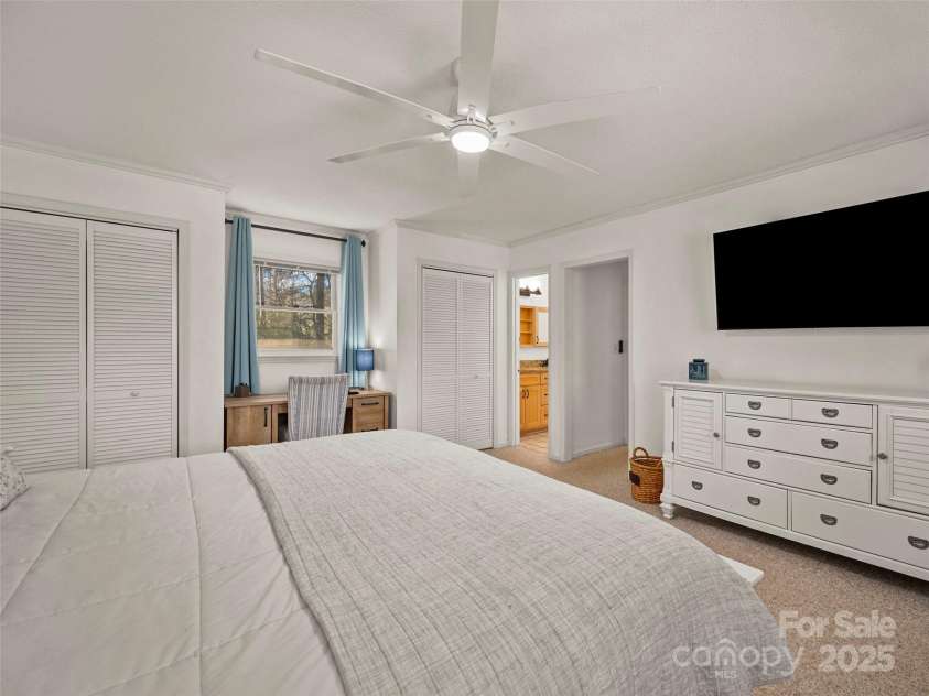 4 Bridle Path Court, Hendersonville, NC 28791.  MLS# CAR4229132, YatesRealty ID 30468. 