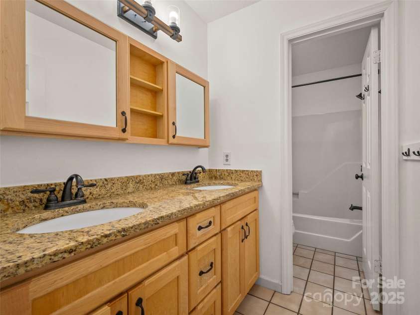 4 Bridle Path Court, Hendersonville, NC 28791.  MLS# CAR4229132, YatesRealty ID 30468. 