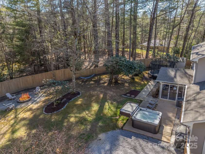 4 Bridle Path Court, Hendersonville, NC 28791.  MLS# CAR4229132, YatesRealty ID 30468. 
