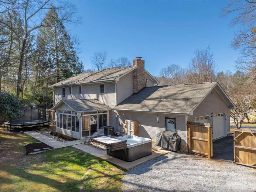 4 Bridle Path Court, Hendersonville, NC 28791.  MLS# CAR4229132, YatesRealty ID 30468. 