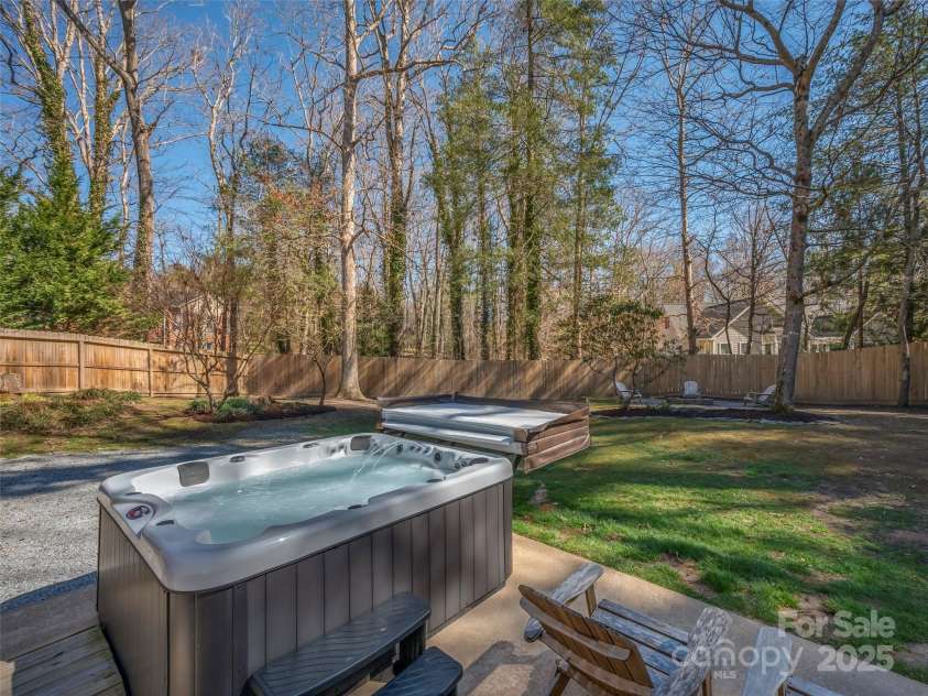 4 Bridle Path Court, Hendersonville, NC 28791.  MLS# CAR4229132, YatesRealty ID 30468. 