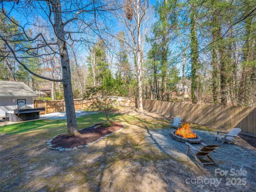 4 Bridle Path Court, Hendersonville, NC 28791.  MLS# CAR4229132, YatesRealty ID 30468. 
