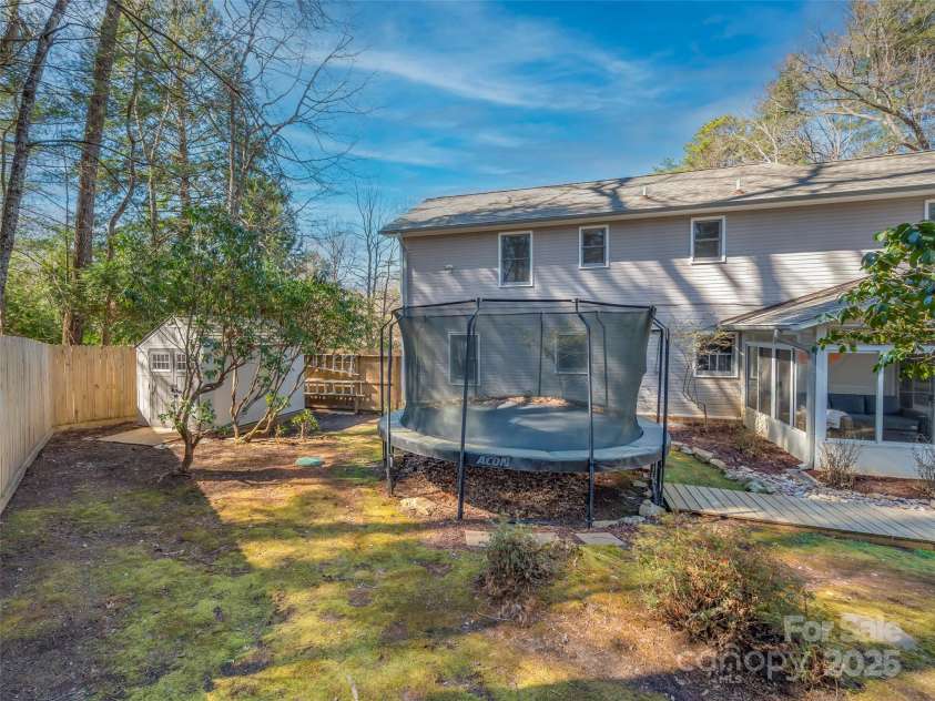 4 Bridle Path Court, Hendersonville, NC 28791.  MLS# CAR4229132, YatesRealty ID 30468. 