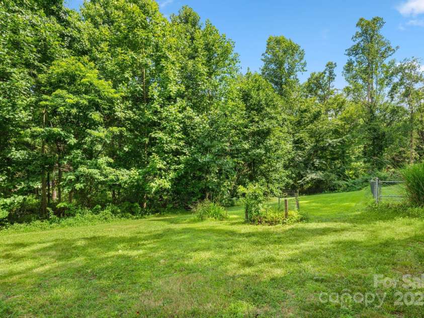 1058 Howard Gap Loop Road, Flat Rock, NC 28731.  MLS# CAR4279171, YatesRealty ID 30469. 