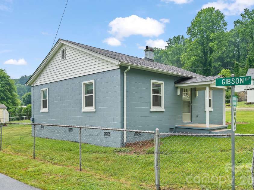 34 Stephens Road, Waynesville, NC 28786.  MLS# CAR4385365, YatesRealty ID 30469. 