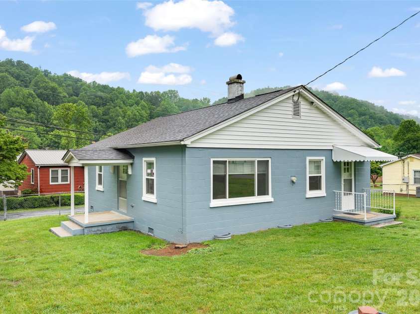 34 Stephens Road, Waynesville, NC 28786.  MLS# CAR4385365, YatesRealty ID 30469. 