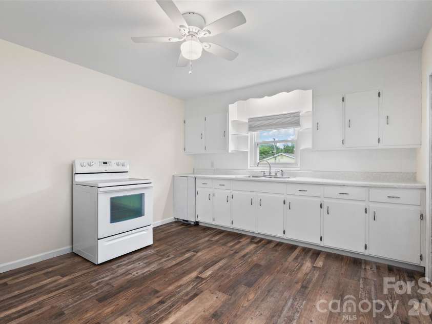 34 Stephens Road, Waynesville, NC 28786.  MLS# CAR4385365, YatesRealty ID 30469. 