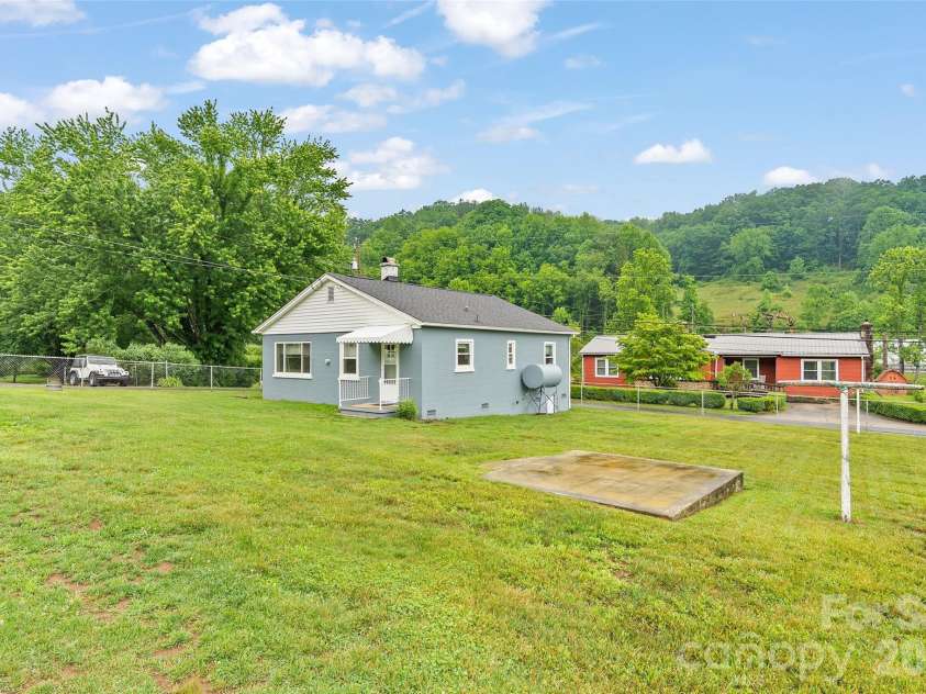 34 Stephens Road, Waynesville, NC 28786.  MLS# CAR4385365, YatesRealty ID 30469. 