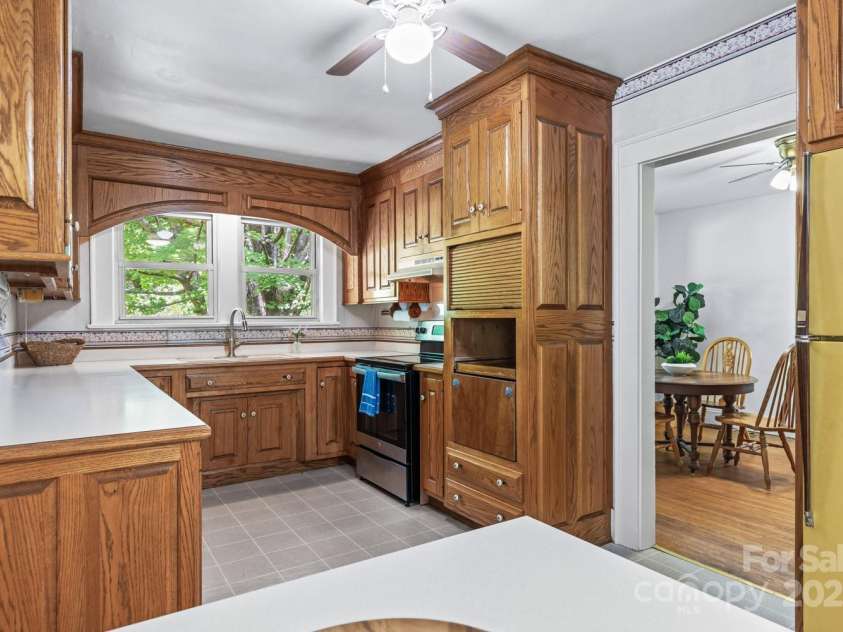 160 Mclean Road, Weaverville, NC 28787.  MLS# CAR4277668, YatesRealty ID 3047. 