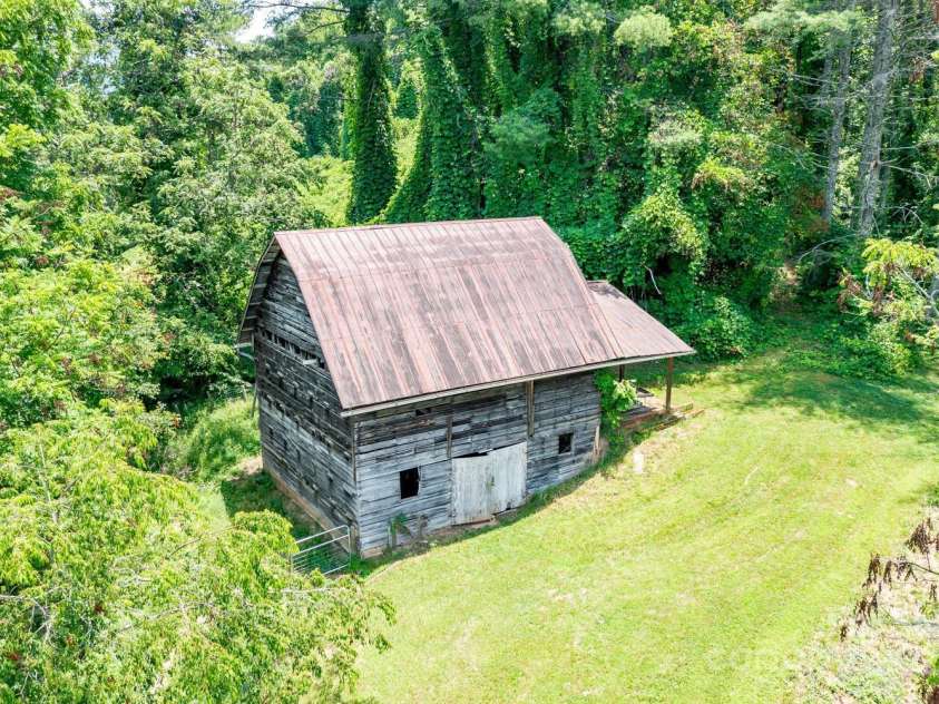 160 Mclean Road, Weaverville, NC 28787.  MLS# CAR4277668, YatesRealty ID 3047. Barn 
