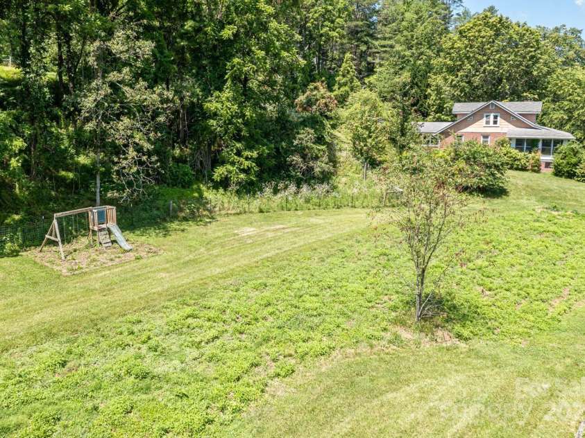 160 Mclean Road, Weaverville, NC 28787.  MLS# CAR4277668, YatesRealty ID 3047. Garden 
