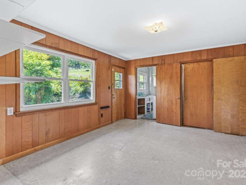 160 Mclean Road, Weaverville, NC 28787.  MLS# CAR4277668, YatesRealty ID 3047. Main Level Den / Flex Room