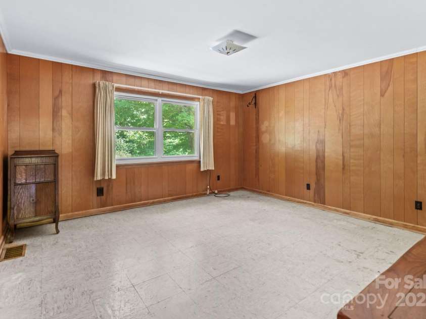 160 Mclean Road, Weaverville, NC 28787.  MLS# CAR4277668, YatesRealty ID 3047. Main Level Office