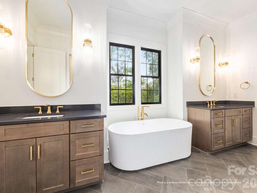 19149 Newburg Hill Road, Davidson, NC 28036.  MLS# CAR4329364, YatesRealty ID 3047. Primary Bath