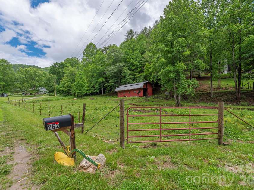262 Gibson Branch Road, Clyde, NC 28721.  MLS# CAR4389077, YatesRealty ID 30470. 