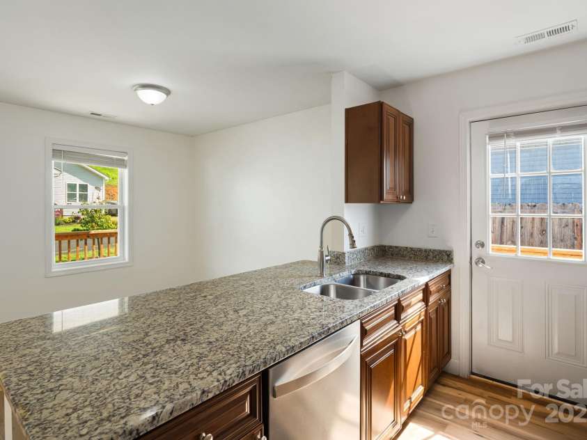 465 Quinn Hill Lane, Mars Hill, NC 28754.  MLS# CAR4283573, YatesRealty ID 30471. 