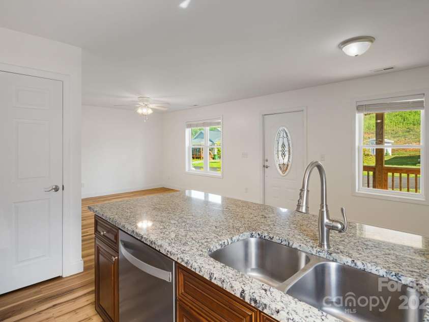 465 Quinn Hill Lane, Mars Hill, NC 28754.  MLS# CAR4283573, YatesRealty ID 30471. 