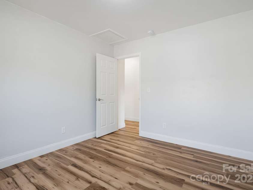 465 Quinn Hill Lane, Mars Hill, NC 28754.  MLS# CAR4283573, YatesRealty ID 30471. 