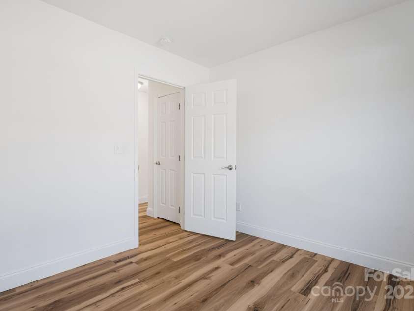 465 Quinn Hill Lane, Mars Hill, NC 28754.  MLS# CAR4283573, YatesRealty ID 30471. 