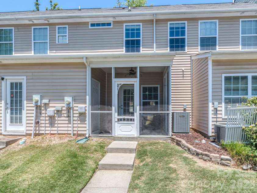 9627 Turning Wheel Drive, Charlotte, NC 28214.  MLS# CAR4384303, YatesRealty ID 30472. Back Porch