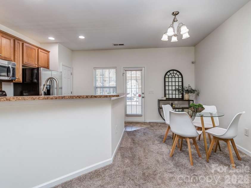 9627 Turning Wheel Drive, Charlotte, NC 28214.  MLS# CAR4384303, YatesRealty ID 30472. Dining