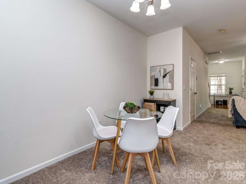 9627 Turning Wheel Drive, Charlotte, NC 28214.  MLS# CAR4384303, YatesRealty ID 30472. Dining
