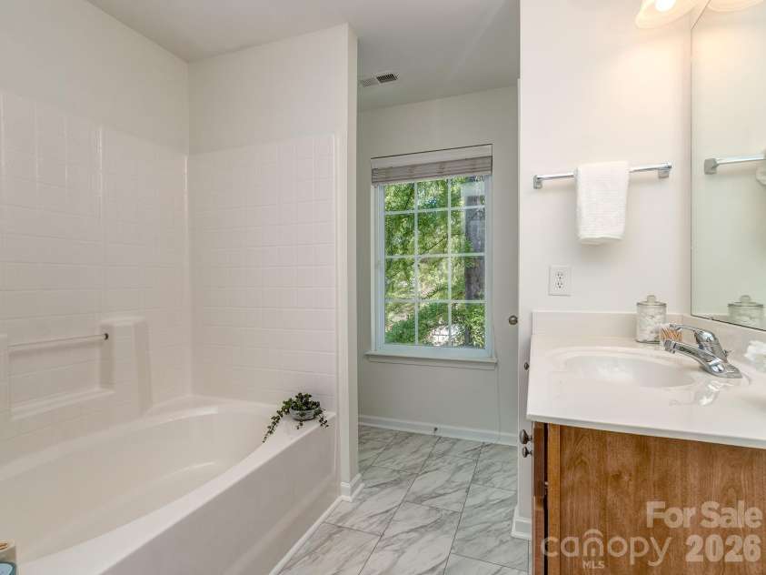 9627 Turning Wheel Drive, Charlotte, NC 28214.  MLS# CAR4384303, YatesRealty ID 30472. Full Bath 1