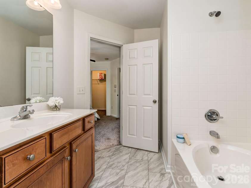 9627 Turning Wheel Drive, Charlotte, NC 28214.  MLS# CAR4384303, YatesRealty ID 30472. Full Bath 1