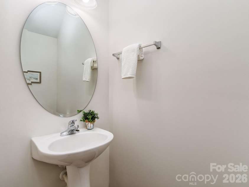 9627 Turning Wheel Drive, Charlotte, NC 28214.  MLS# CAR4384303, YatesRealty ID 30472. Half Bath