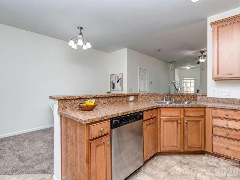 9627 Turning Wheel Drive, Charlotte, NC 28214.  MLS# CAR4384303, YatesRealty ID 30472. Kitchen